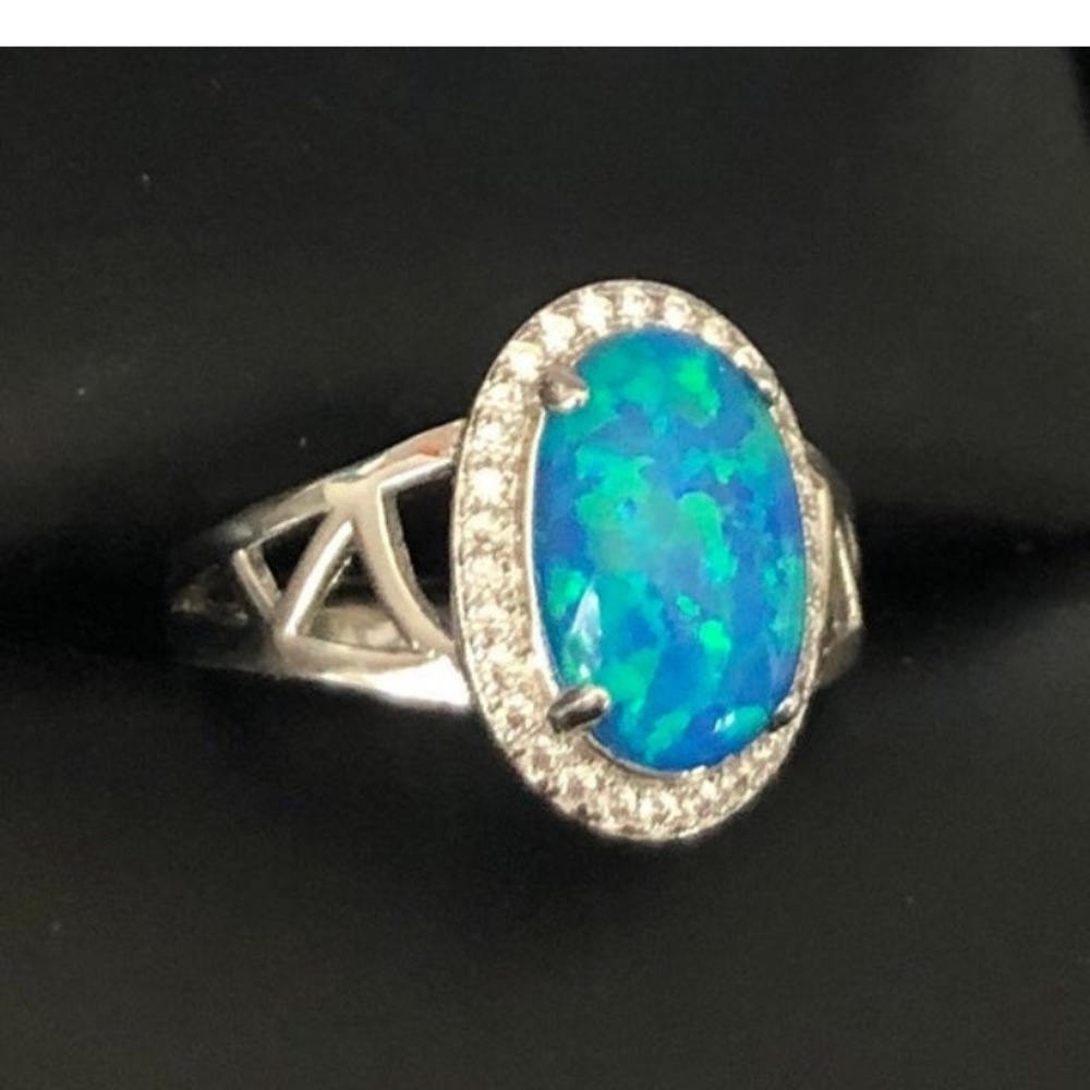 New Oval 925 Lab-Created Blue Opal Ring size 5 - Picture 7 of 8
